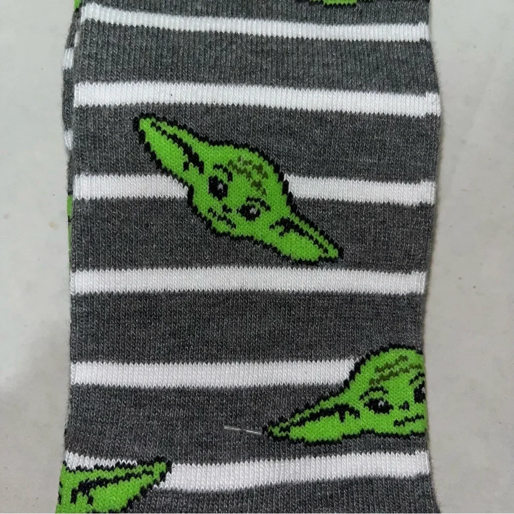 Star Wars Mandalorian 2 Pairs of Crew Socks 2 Pairs Knee High‎ New with Tags